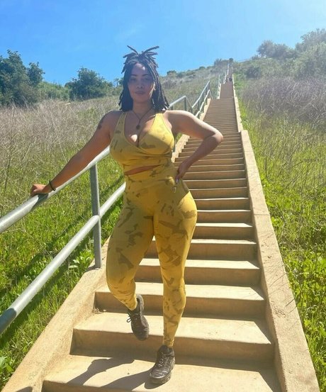 God Beth Leaks von Nacktbildern auf OnlyFans