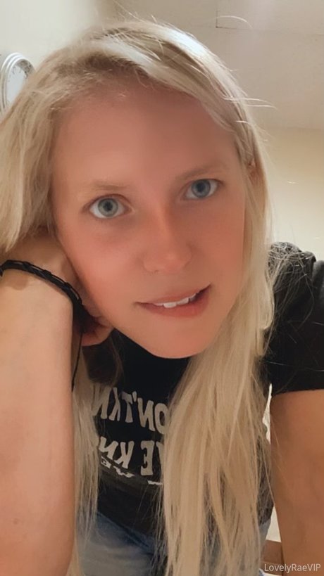 Lovely Rae Nackt auf OnlyFans Leaks