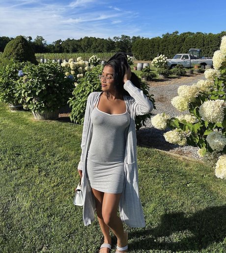 Ishaamk mk OnlyFans Striptease