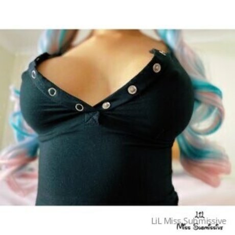 Little miss submissive Nacktbilder geleakt OnlyFans Aufgedeckt