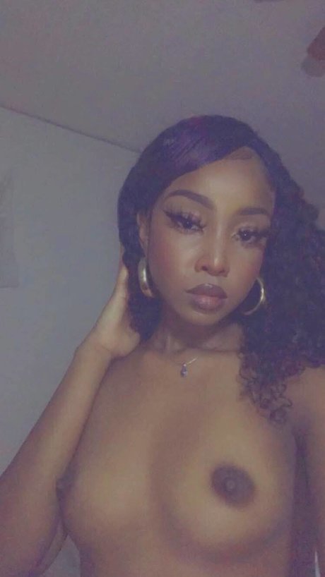 misha OnlyFans Brüste Bild