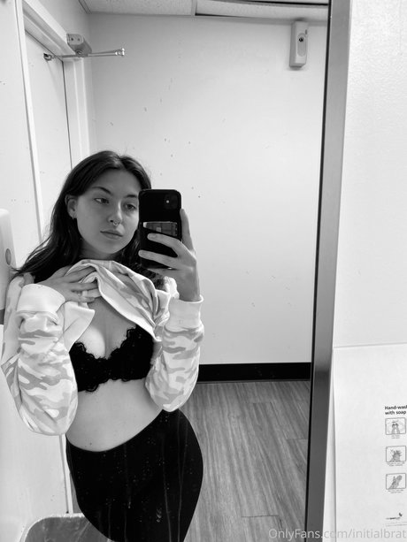 initialbrat OnlyFans Nackt