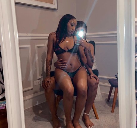 Lola and Moni Füße OnlyFans