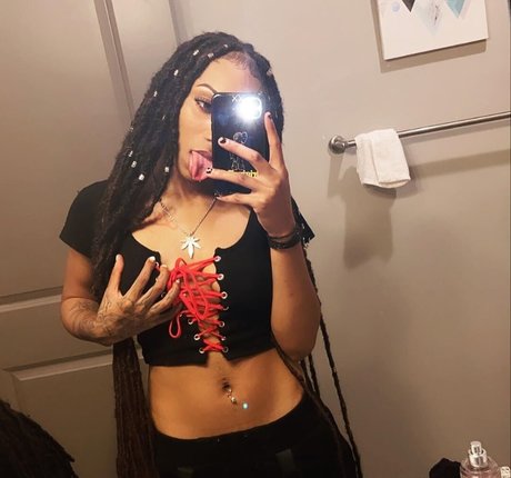 Lola and Moni Leak von OnlyFans