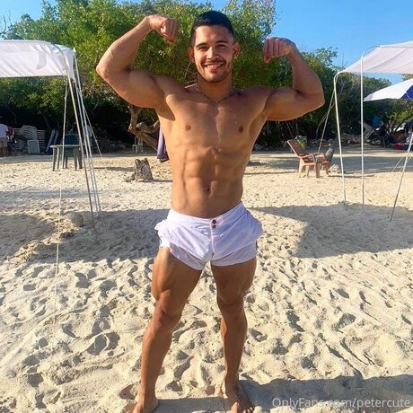 Petercute OnlyFans Brüste Bild