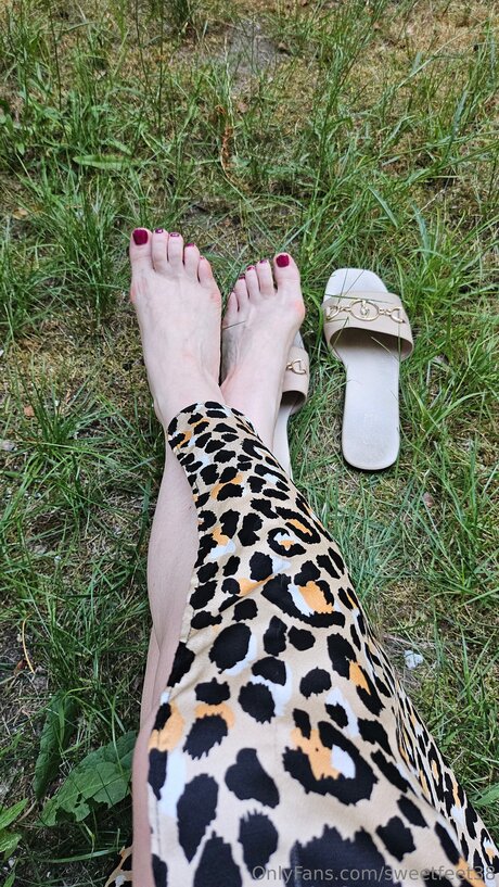 Sweetfeet38 OnlyFans Striptease