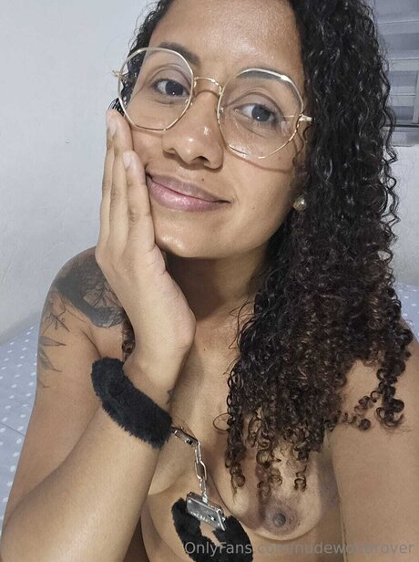 Nudeworldrover Neue geleakte OnlyFans-Inhalte