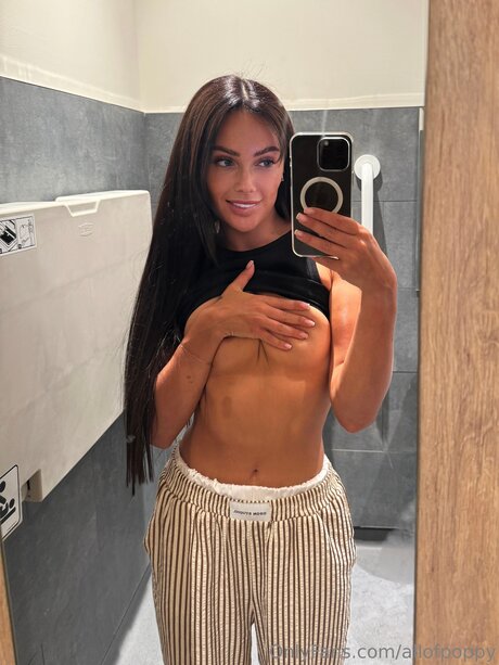 Allofpoppy OnlyFans Striptease