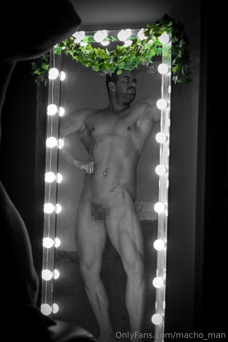 Macho Man Leaks von Nacktbildern auf OnlyFans