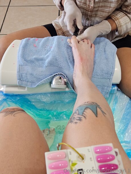 Pesttechgirl 1 OnlyFans nackte Brüste