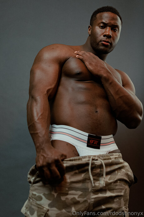 Rdodsononyx OnlyFans schlank