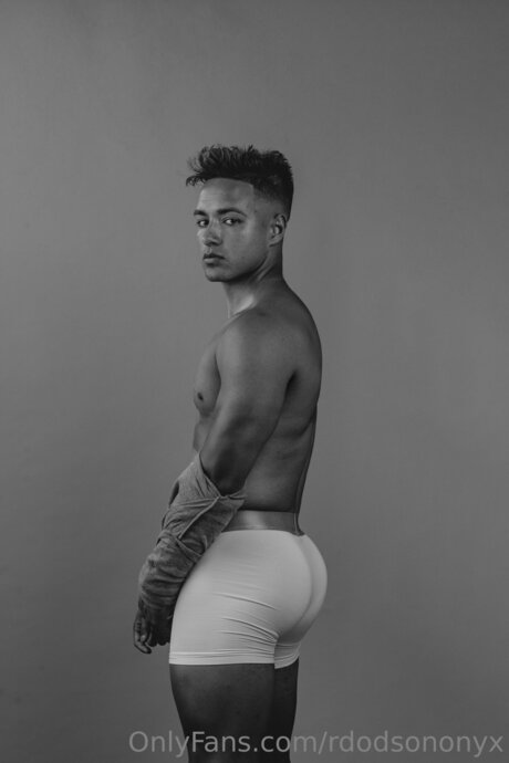 Rdodsononyx OnlyFans Strip