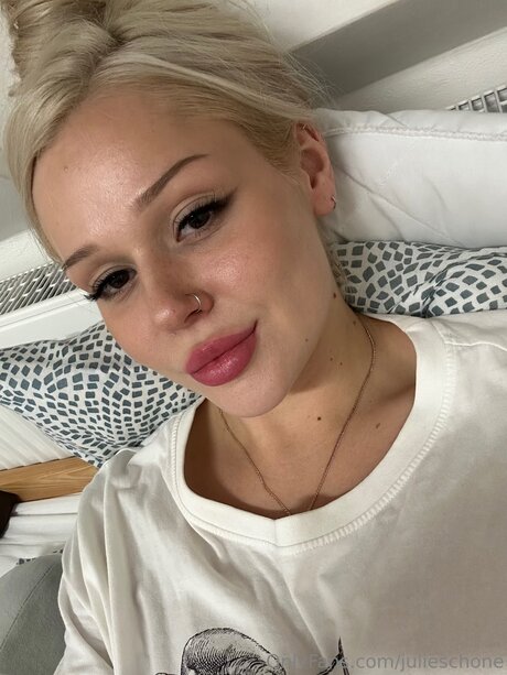 Julieschone Nacktbilder von OnlyFans geleakt