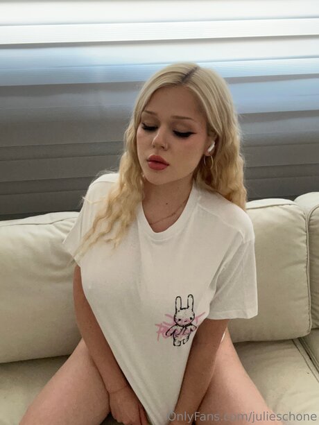 Julieschone Leaked OnlyFans Bilder