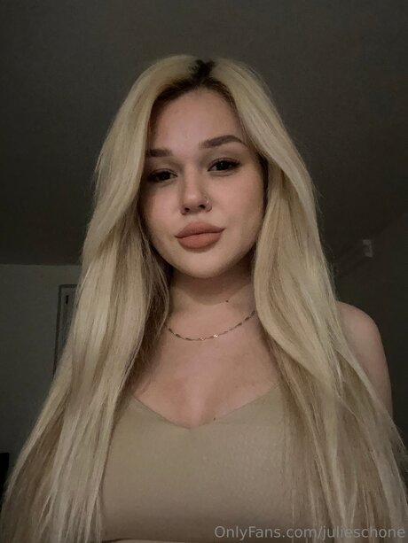 Julieschone OnlyFans Leak