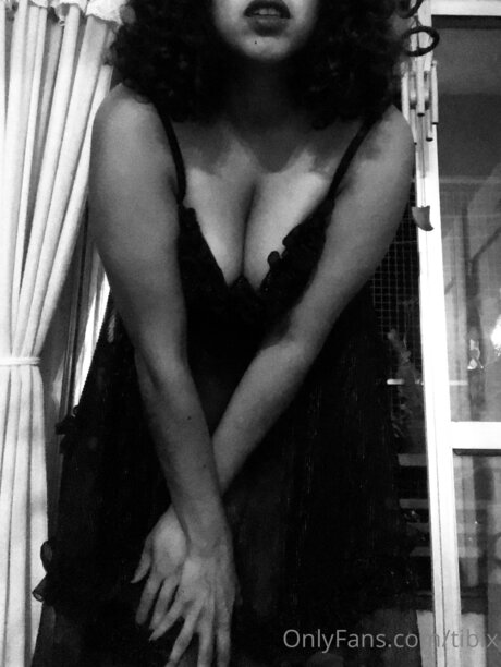 Tibix OnlyFans Brüste Bild