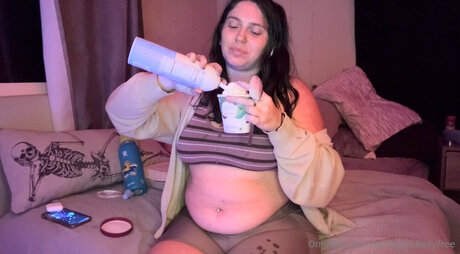 Bellagirlsbellyfree OnlyFans geleakte Brüste