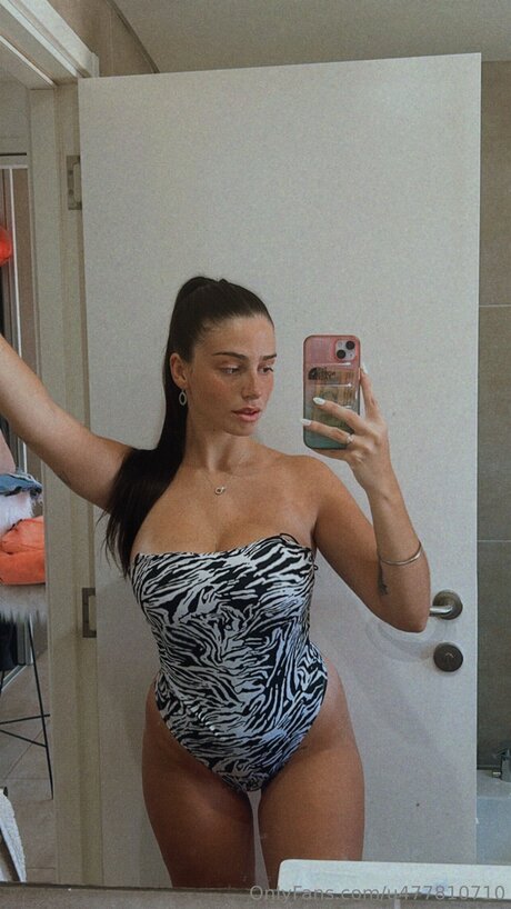 Carlatiina Nacktpornos auf OnlyFans