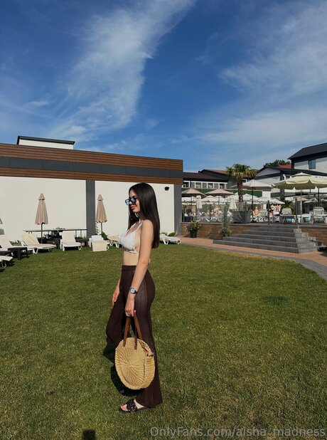 Aisha Madness Oben ohne OnlyFans