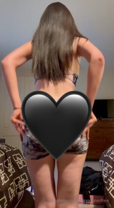 Avryjennerfree OnlyFans Striptease