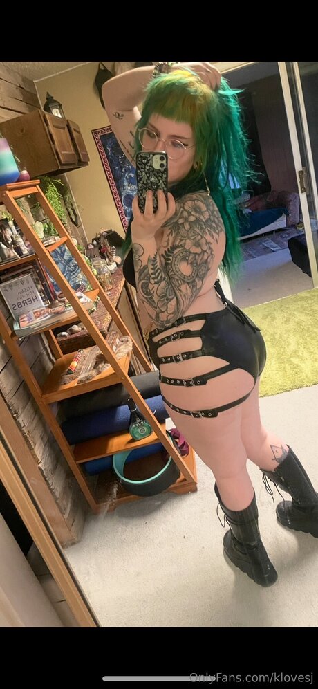 Klovesj Nacktpornos auf OnlyFans