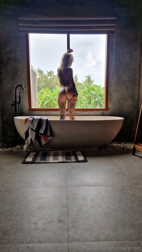 Noemiriot OnlyFans-Archiv