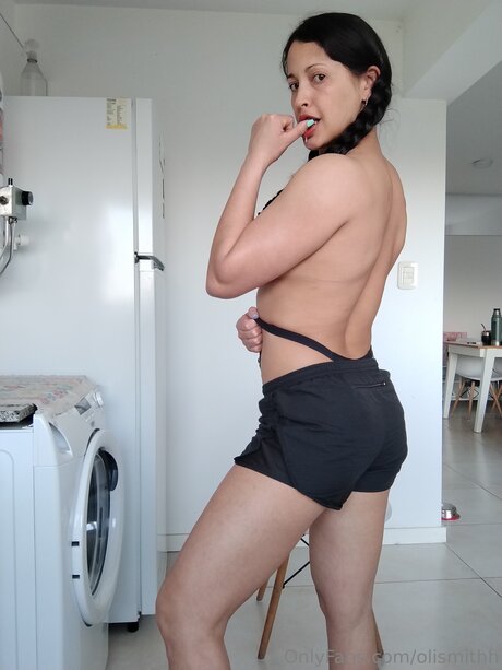 Olismithh OnlyFans Striptease