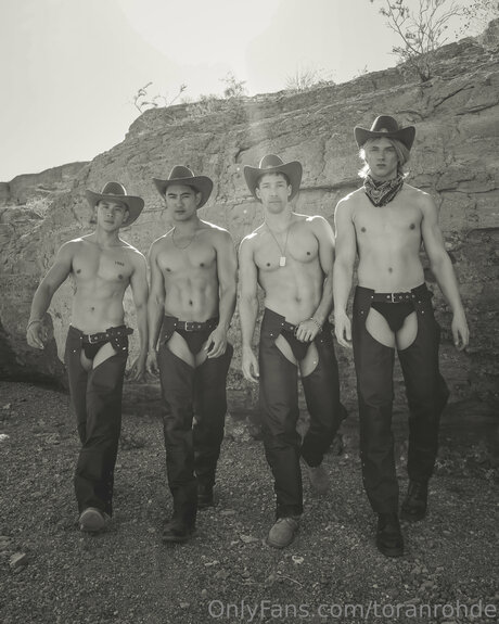 Toranrohdefree Nacktbilder auf OnlyFans