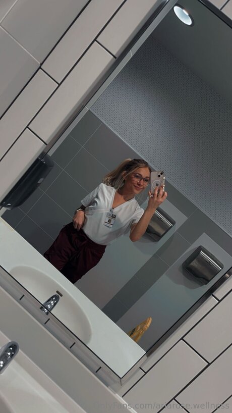 Ariarose Wellness Nacktbilder von OnlyFans