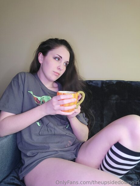 Theupsidedowngirl Leaks von Nacktbildern auf OnlyFans