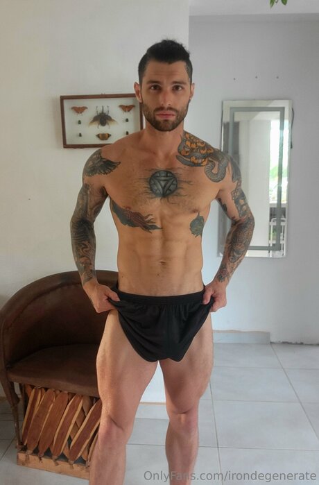 Irondegenerate Nacktbilder von OnlyFans