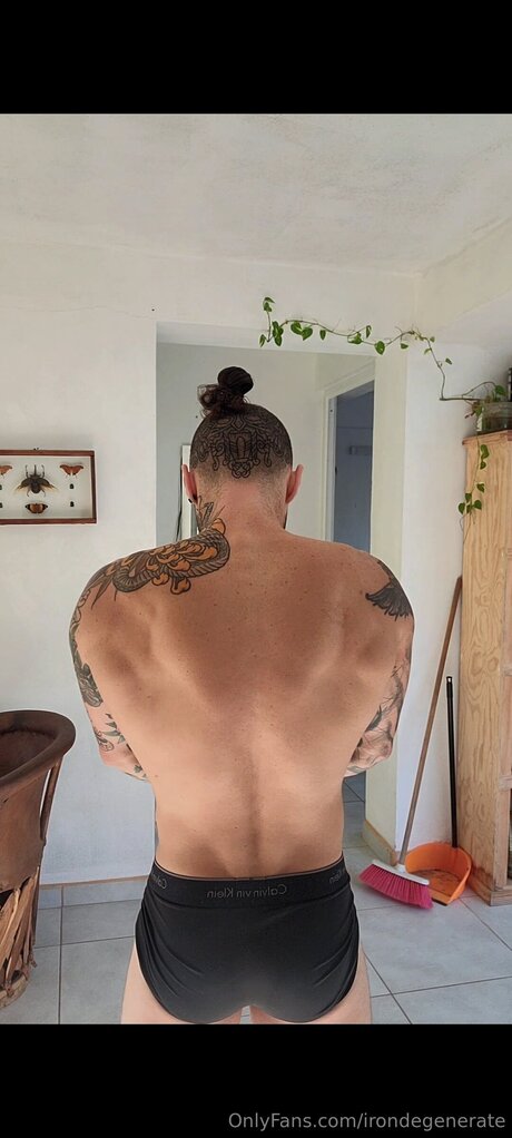 Irondegenerate Nacktbilder auf OnlyFans