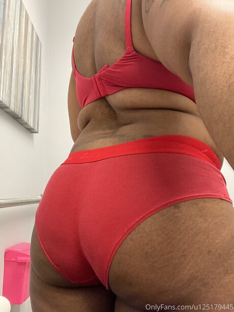 U125179445 OnlyFans Model Bilder