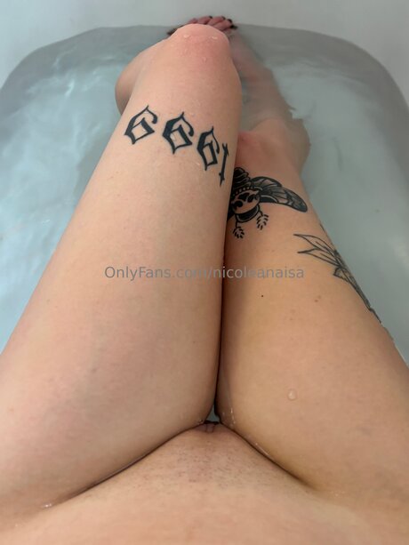 Nicoleanaisa OnlyFans nackte Brüste