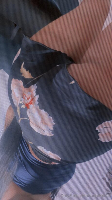 Lunadoll001 OnlyFans nackte Brüste