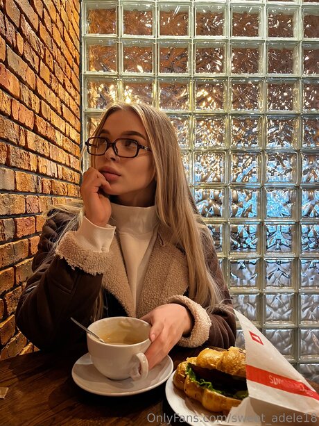 Sweet Adele18 OnlyFans-Fotos