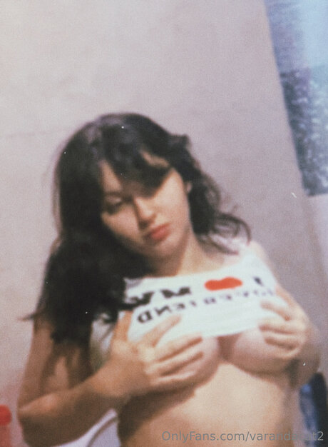 Callmevaranda2 OnlyFans schlank