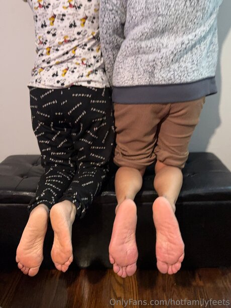 Hotfamilyfeets Nacktbilder von OnlyFans