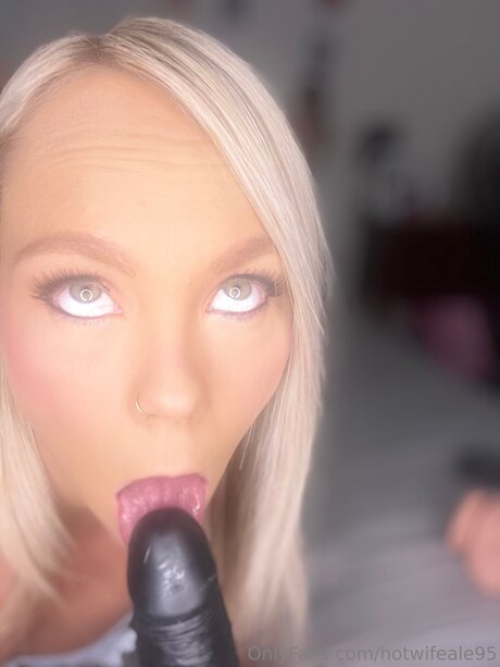 Hotwifeale95 Nacktbilder von OnlyFans