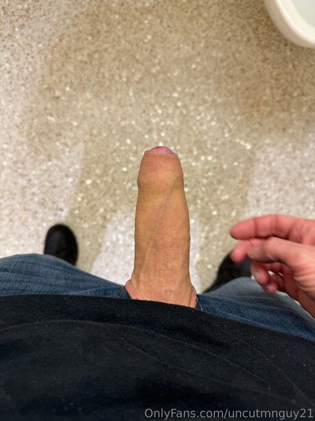 Uncutmnguy21 Nacktbilder von OnlyFans