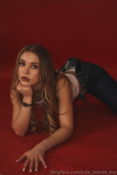 Cute Blonde Evy Leaked OnlyFans Sex Tape