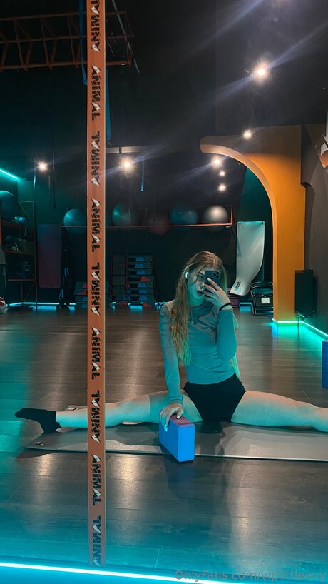 Cute Blonde Evy OnlyFans NSFW