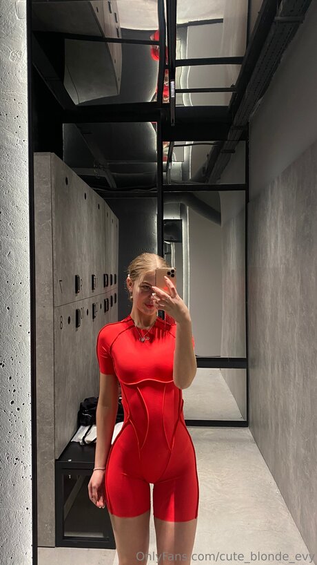 Cute Blonde Evy Profilbild