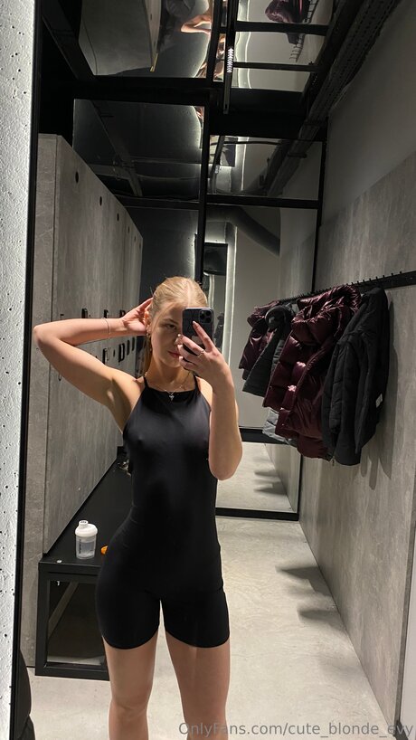 Cute Blonde Evy Nacktpornos auf OnlyFans