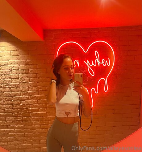 Alleyesonlea Nackt auf OnlyFans