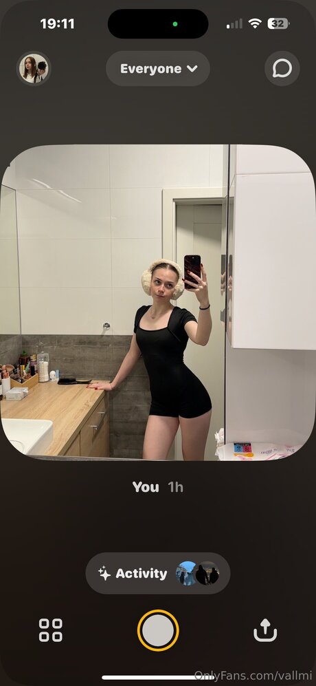 Vallmi Leaks von Nacktbildern auf OnlyFans