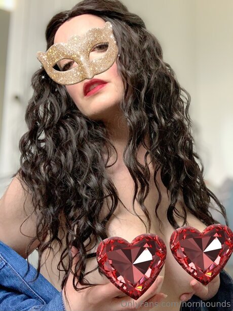 Hornhounds NurlyFans-Pornos