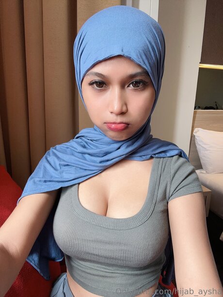 Hijab Aysha OnlyFans nackt