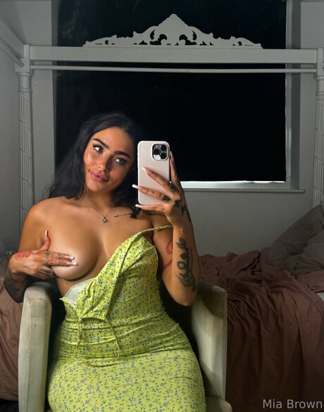 Miaxbrown OnlyFans schlank