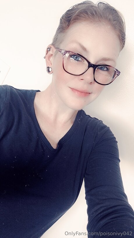 Poisonivy042 OnlyFans XXX